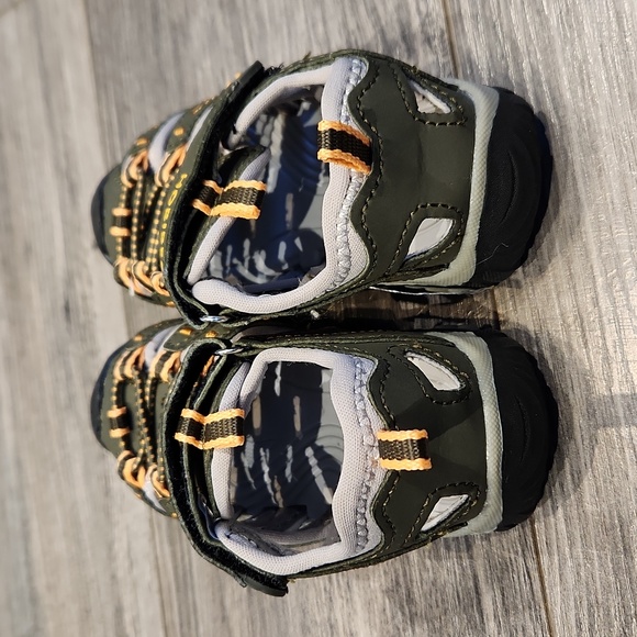 EUC Hobibear Boys sz 1.5 sandals w/velcro straps - Picture 3 of 10